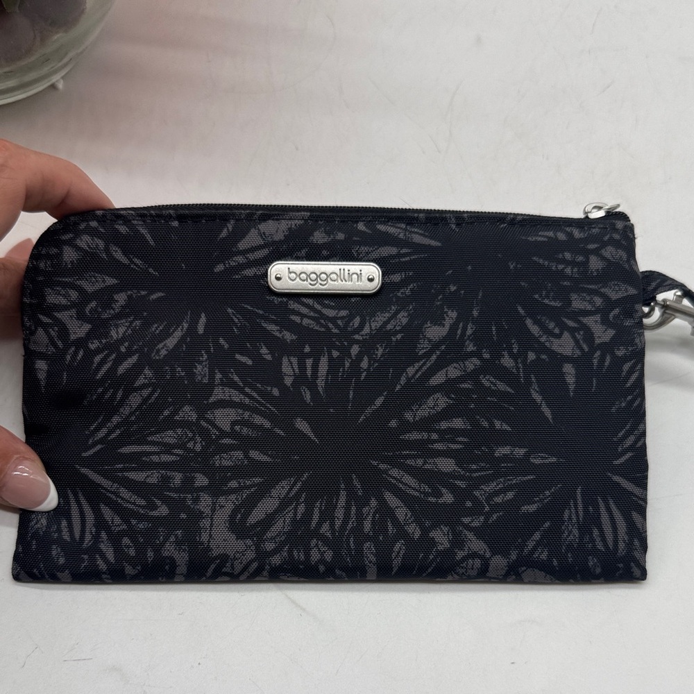 Baggallini Black Patterned Wristlet - image 2